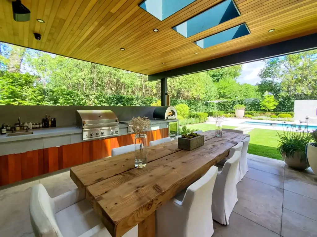 Contemporary Outdoor Kitchen