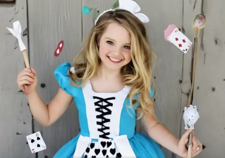 DIY Alice in Wonderland Costume